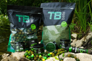 TB Baits Vyvážené Boilie Balanced + Atraktor Amur 100 g 20 mm